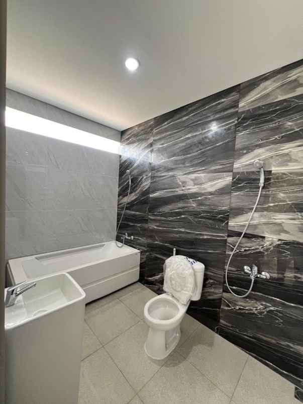 dijual rumah jalan taman dayu