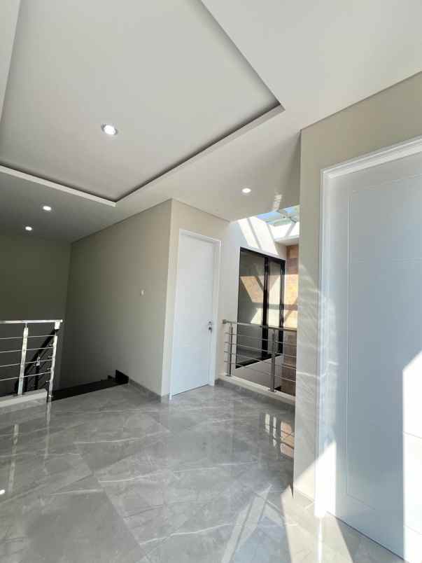 dijual rumah jalan taman dayu