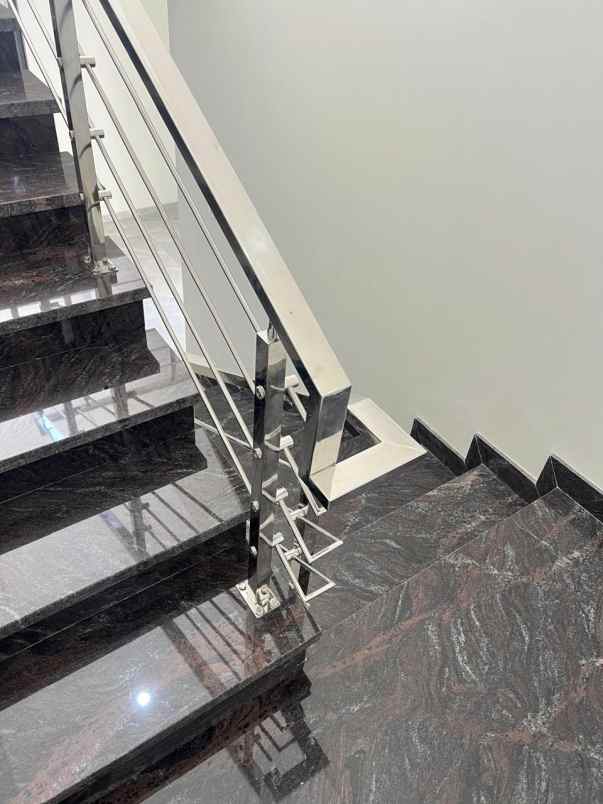 dijual rumah jalan taman dayu