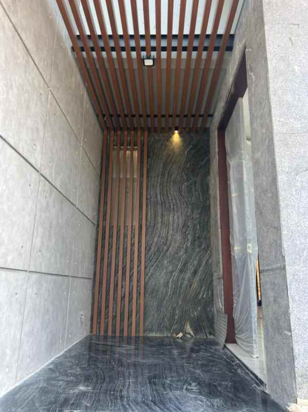 dijual rumah jalan waterfront