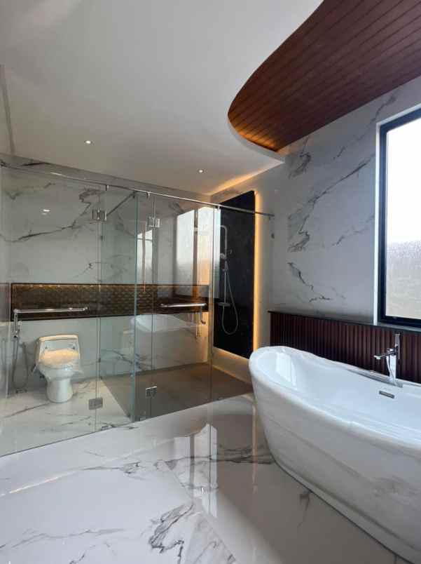 dijual rumah jalan waterfront