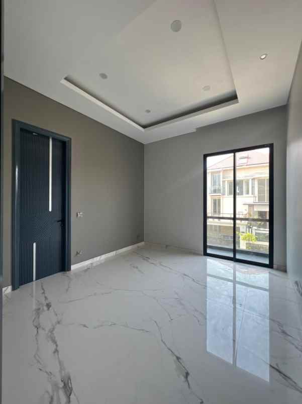 dijual rumah jalan waterfront