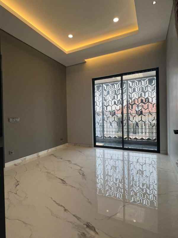 dijual rumah jalan waterfront