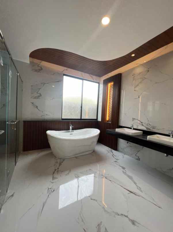 dijual rumah jalan waterfront