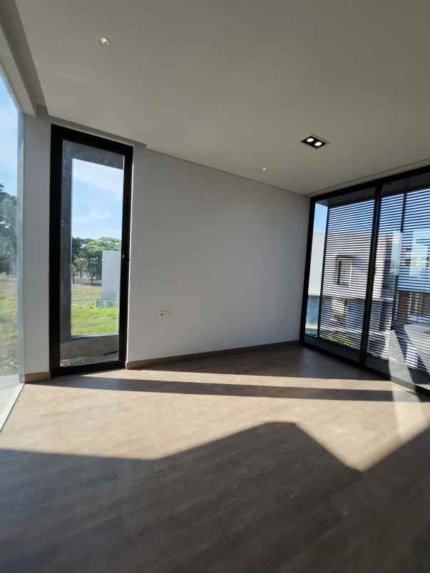 dijual rumah jalan waterfront