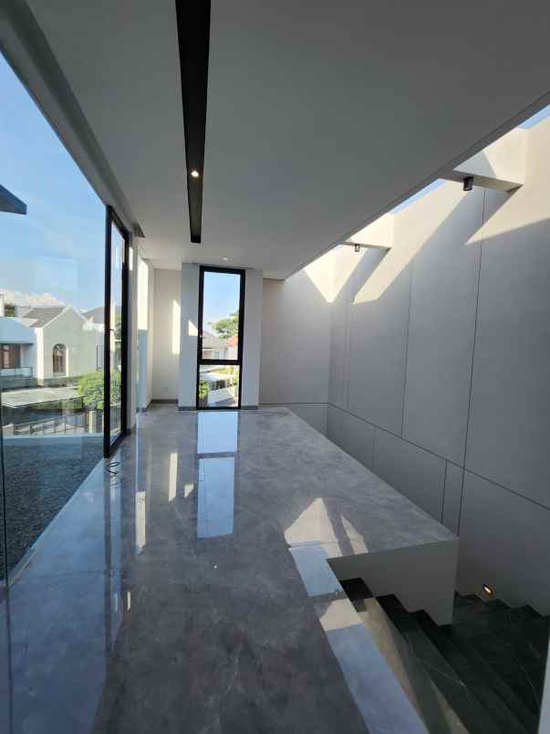 dijual rumah jalan waterfront