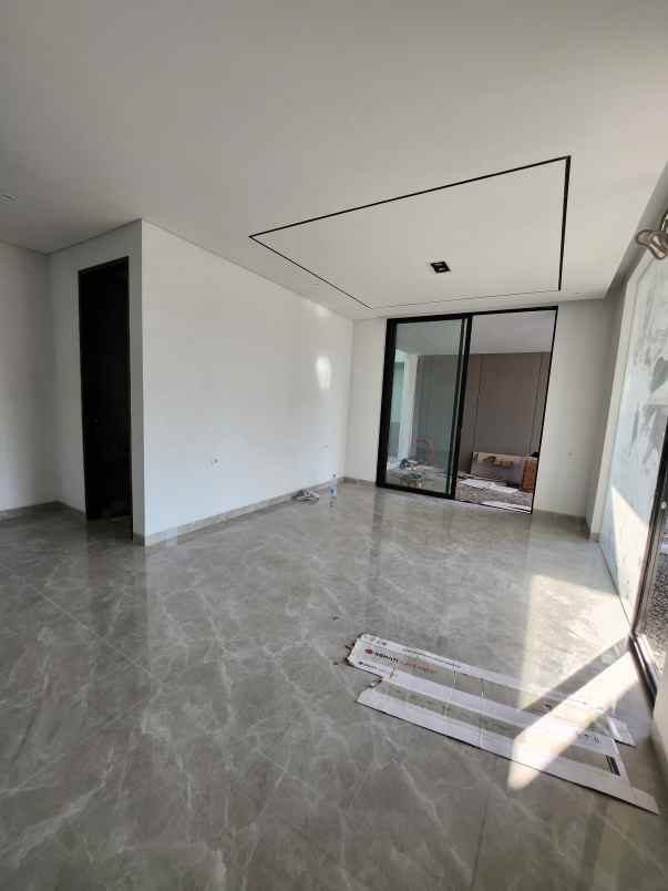 dijual rumah jalan waterfront