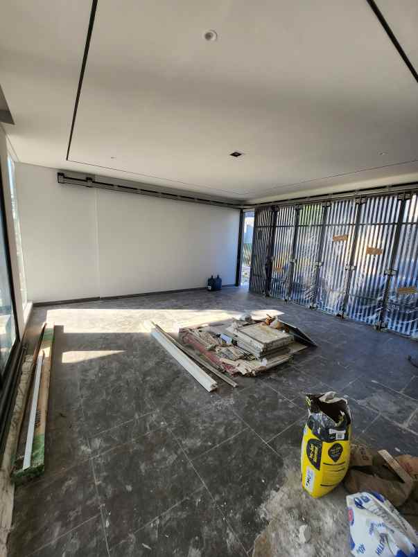 dijual rumah jalan waterfront