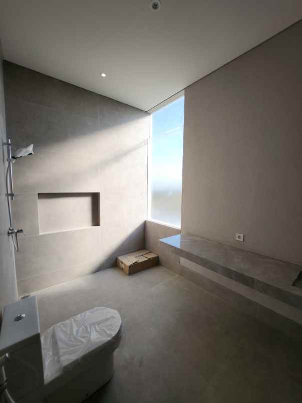 dijual rumah jalan waterfront