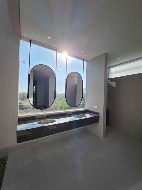 dijual rumah jalan waterfront