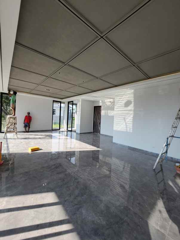 dijual rumah jalan waterfront