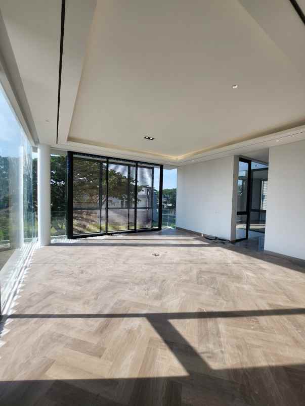 dijual rumah jalan waterfront