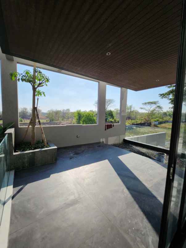 dijual rumah jalan waterfront