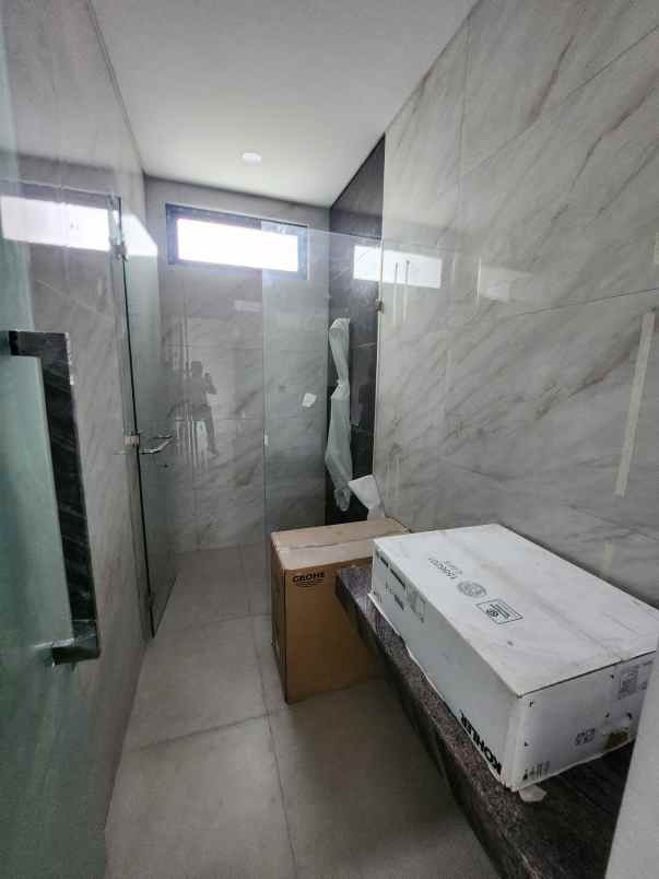 dijual rumah jalan woodland