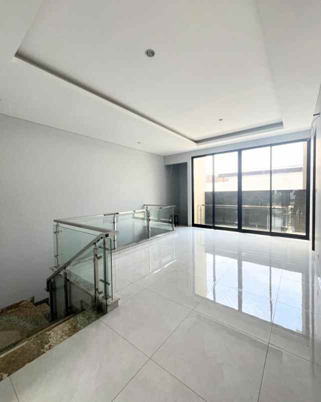 dijual rumah jalan woodland citraland