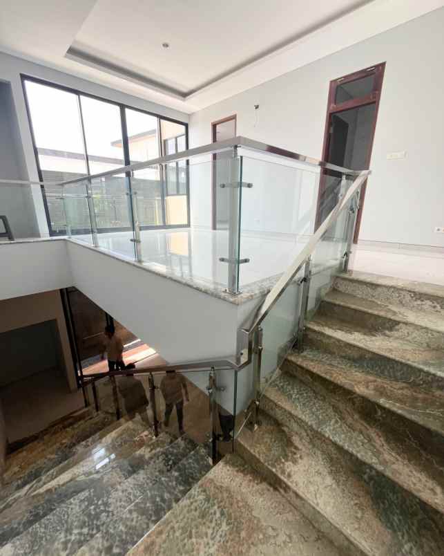 dijual rumah jalan woodland citraland