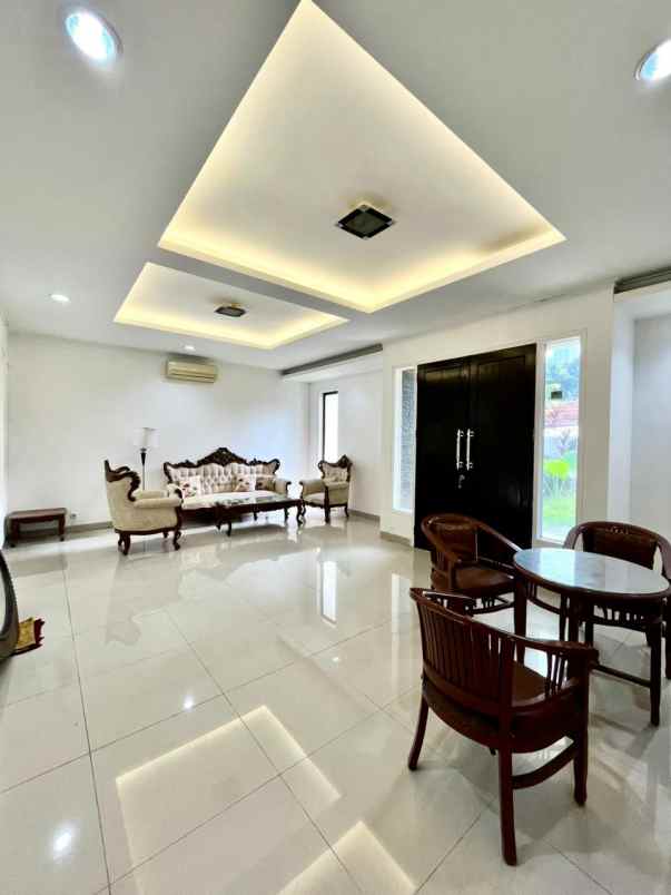 dijual rumah jaln raya bangka kemang