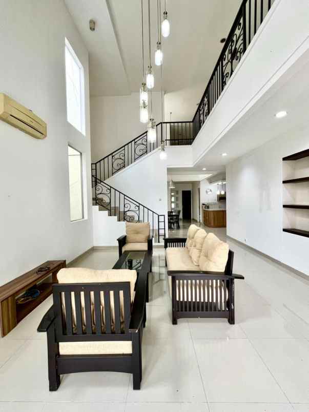 dijual rumah jaln raya bangka kemang