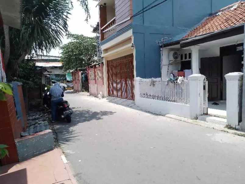 dijual rumah jatinegara