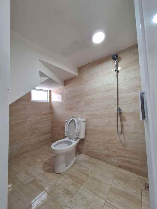 dijual rumah jatiwarna bekasi