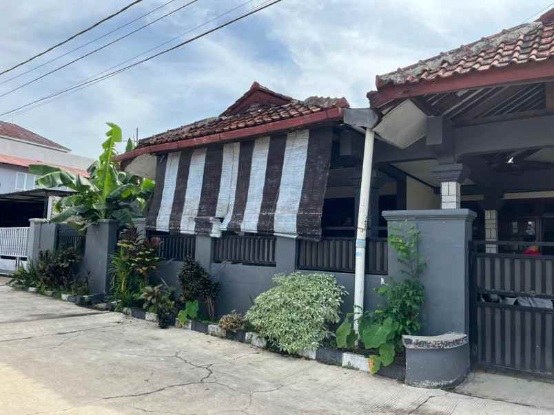 dijual rumah jl bromo blok q no 14 rt