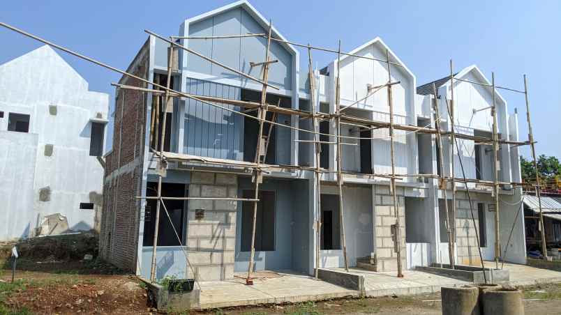 dijual rumah jl buaran rawabuntu