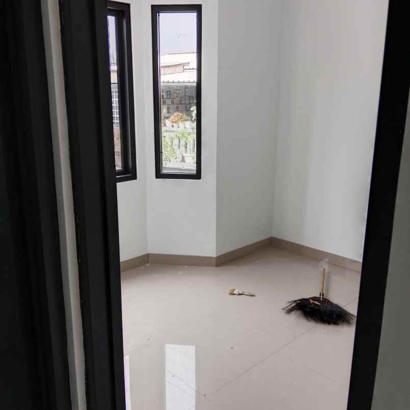dijual rumah jl ciwastra
