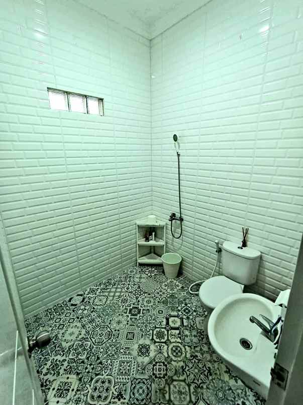 dijual rumah jl dago giri