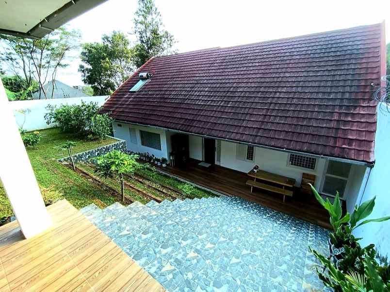 dijual rumah jl dago giri