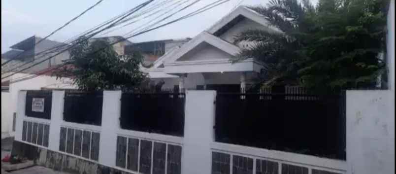 dijual rumah jl h moong kalisari pasar