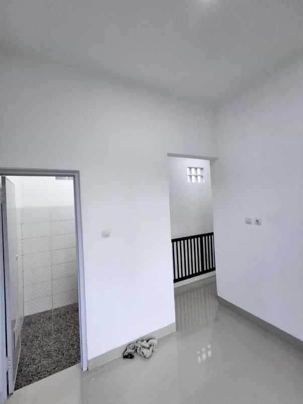 dijual rumah jl jatihandap bandung