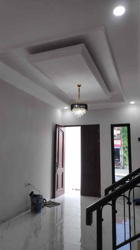 dijual rumah jl jatiwaringin raya