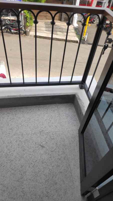 dijual rumah jl jatiwaringin raya