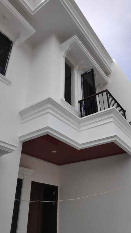 dijual rumah jl jatiwaringin raya