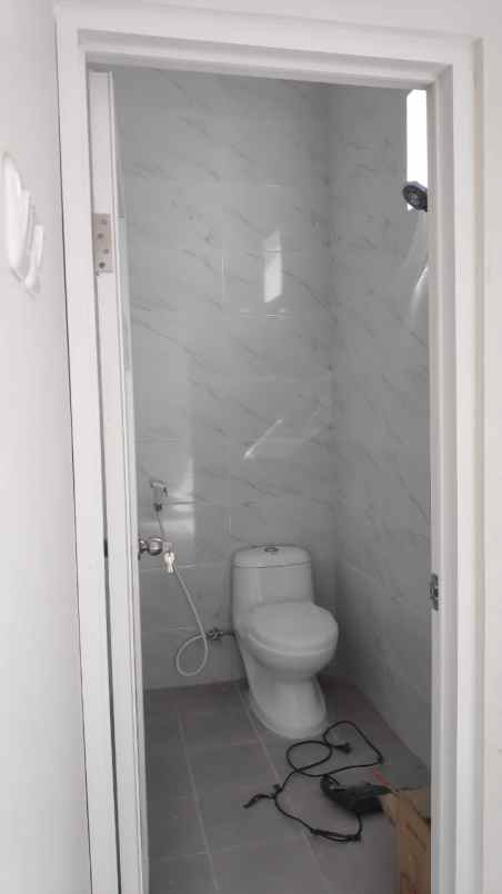 dijual rumah jl jatiwaringin raya