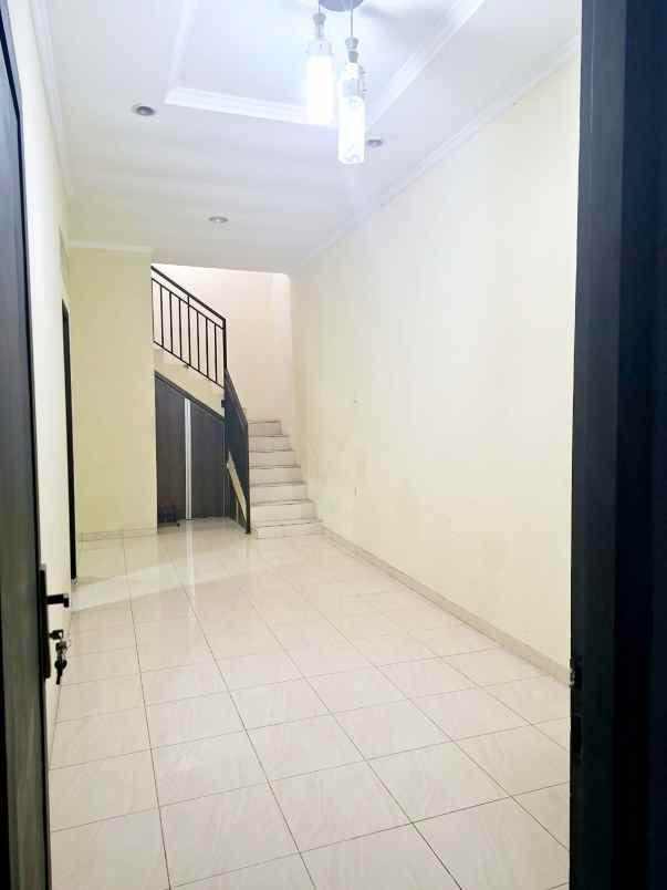 dijual rumah jl joe lenteng agung