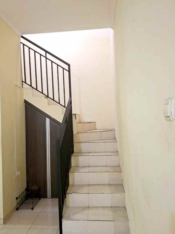 dijual rumah jl joe lenteng agung