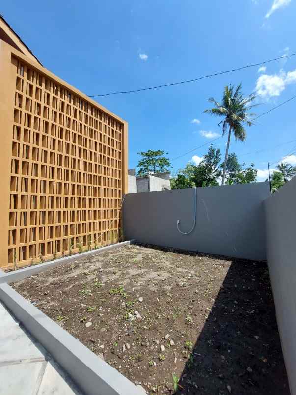 dijual rumah jl kaliurang km 11