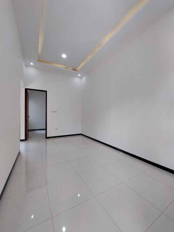 dijual rumah jl kaliurang km 11