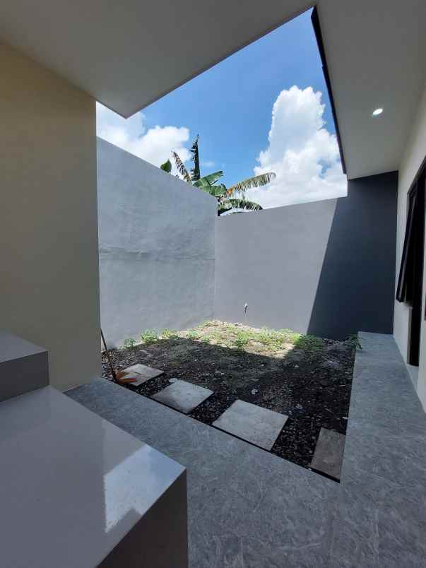 dijual rumah jl kaliurang km 11