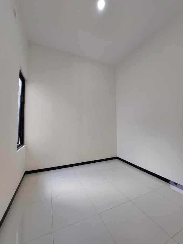 dijual rumah jl kaliurang km 11