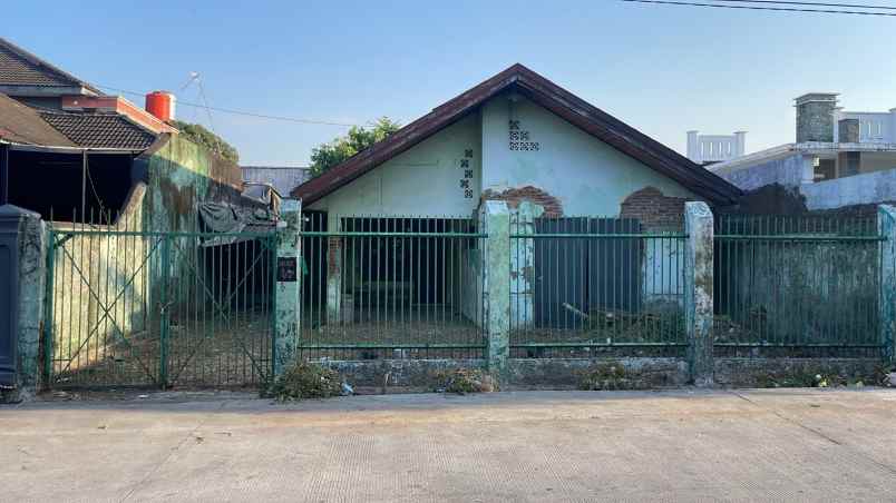 dijual rumah jl kapten pierre tendean