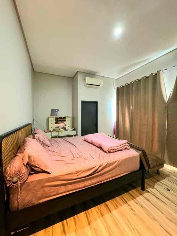 dijual rumah jl pondok kelapa duren