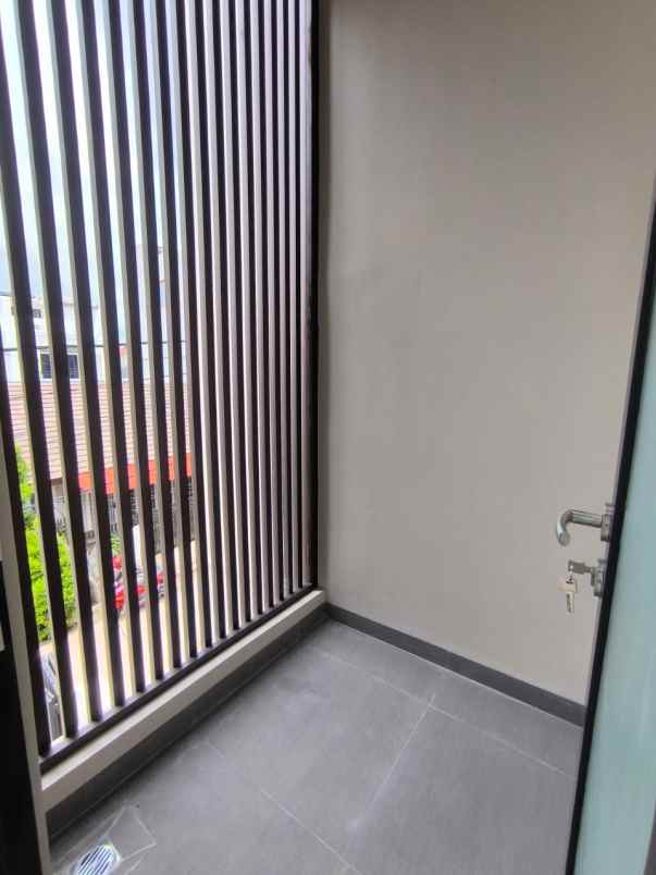 dijual rumah jl pulo asem rawamangun