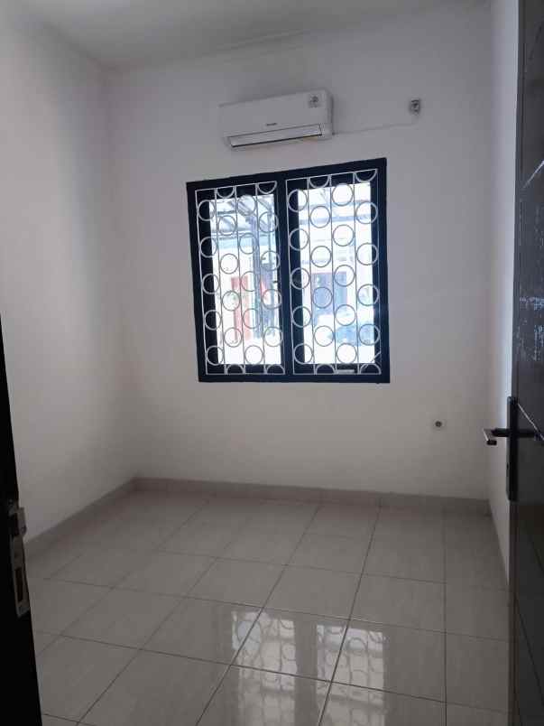 dijual rumah jl raya ciracas jakarta timur