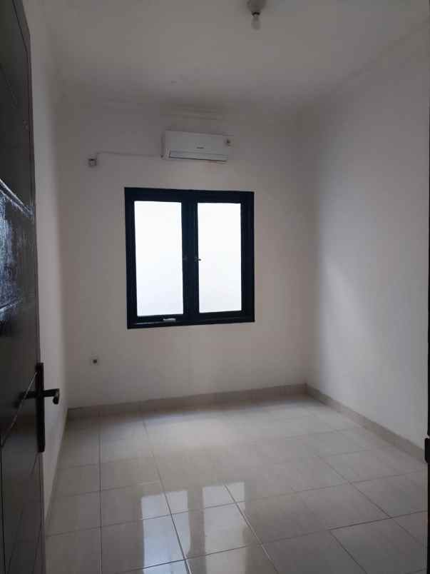 dijual rumah jl raya ciracas jakarta timur