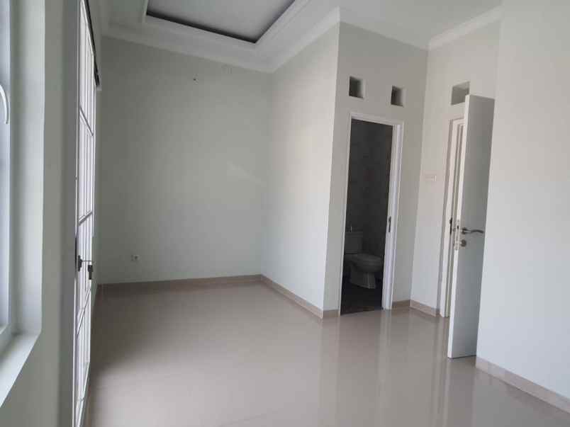 dijual rumah jl raya hankam