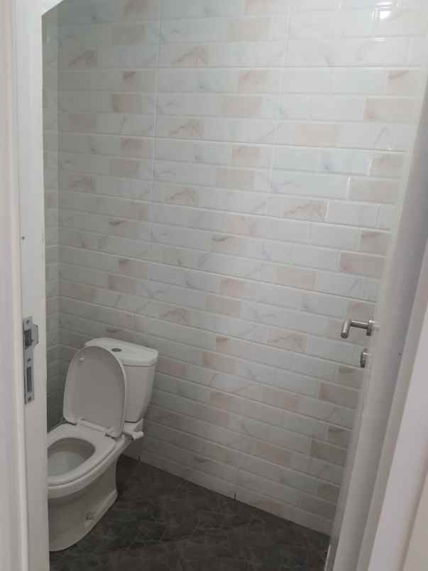 dijual rumah jl raya hankam