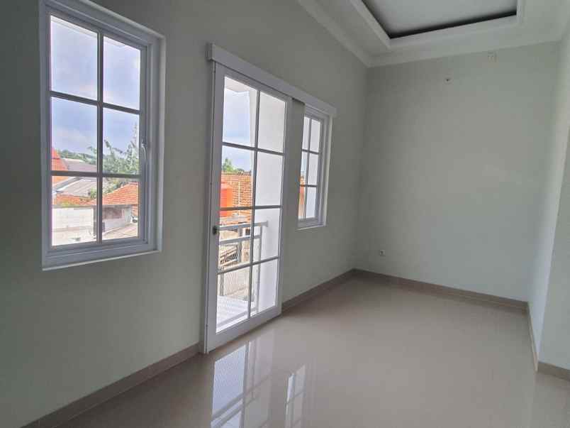 dijual rumah jl raya hankam