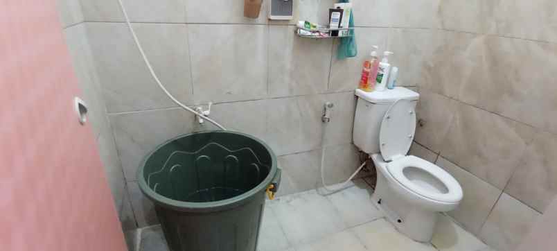 dijual rumah jl raya kalisuren